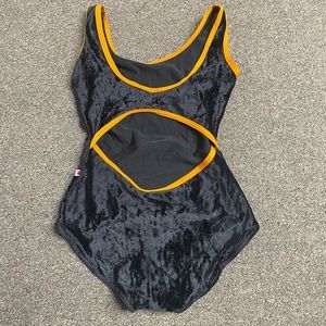 Black velvet Yumiko leotard 🖤